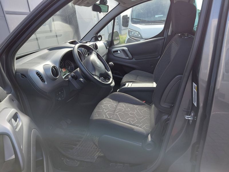 Peugeot Partner 1.2 PureTech Active 2017 – снимка 17