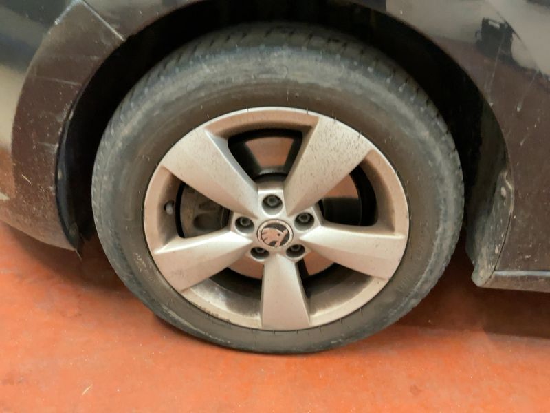 Skoda Rapid Spaceback 1.6 TDI Ambition 2015 – снимка 3