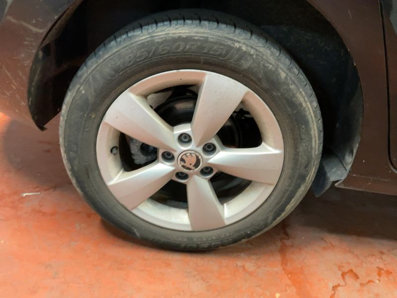 Skoda Rapid Spaceback 1.6 TDI Ambition 2015 – снимка 9