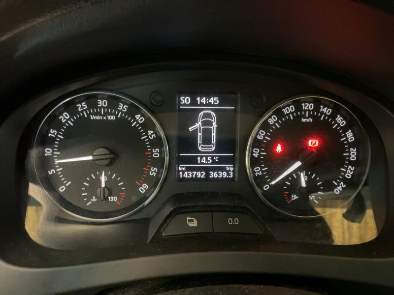 Skoda Rapid Spaceback 1.6 TDI Ambition 2015 – снимка 18