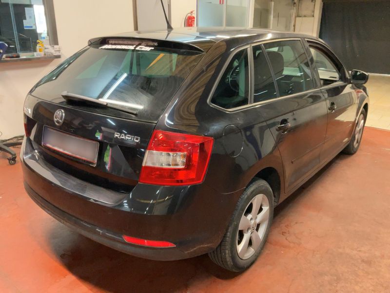 Skoda Rapid Spaceback 1.6 TDI Ambition 2015 – снимка 8