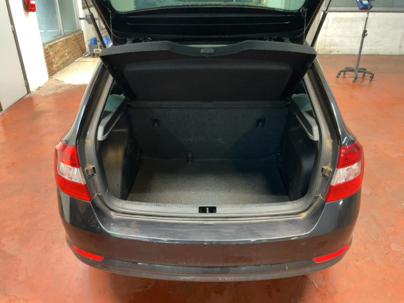 Skoda Rapid Spaceback 1.6 TDI Ambition 2015 – снимка 15