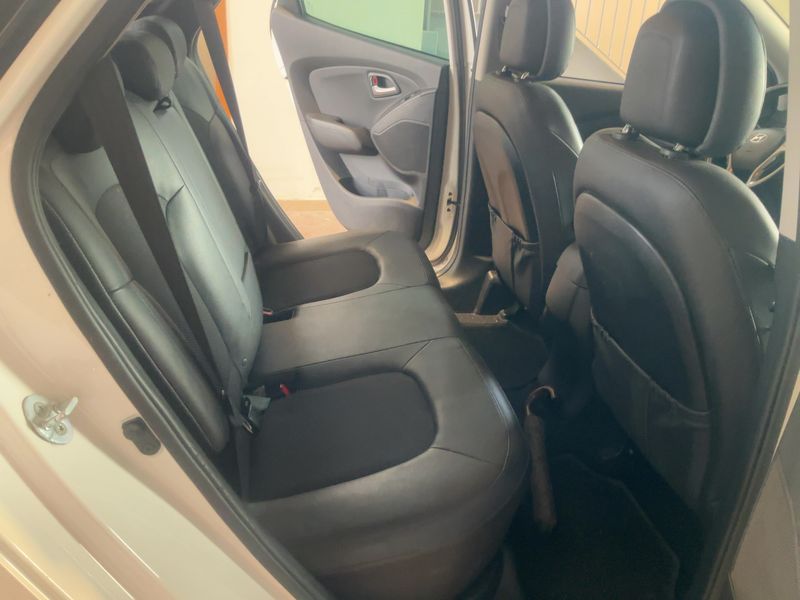Hyundai ix35 1.7 CRDi Classic 2WD 2014 – снимка 19