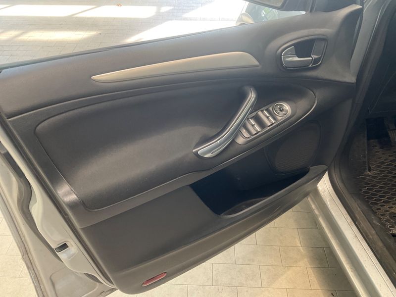 Ford Galaxy 1.6 EcoBoost Business Edition 2014 – снимка 24