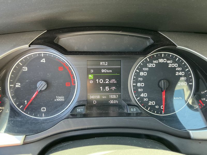 Audi A4 2.0 TDI Attraction 2011 – снимка 4