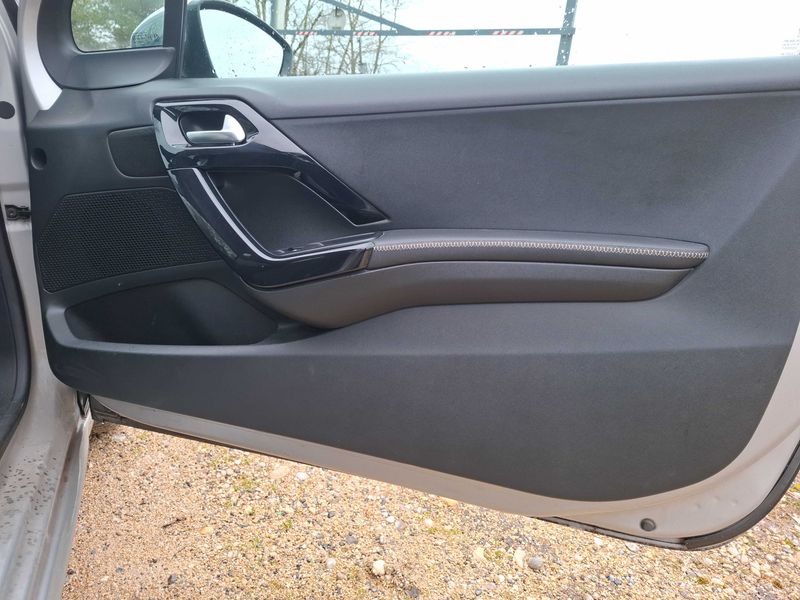 Peugeot 208 1.2 VTi Allure 2013 – снимка 41