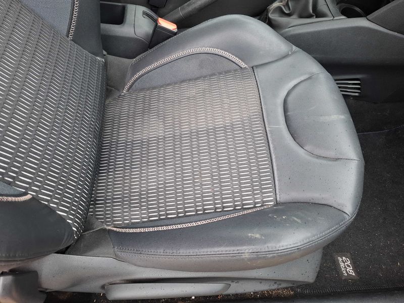 Peugeot 208 1.2 VTi Allure 2013 – снимка 43