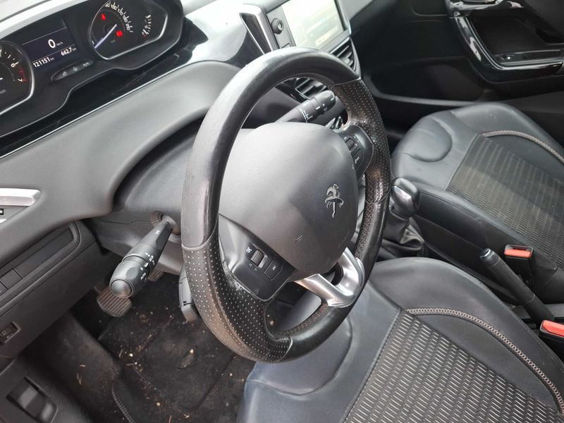 Peugeot 208 1.2 VTi Allure 2013 – снимка 64