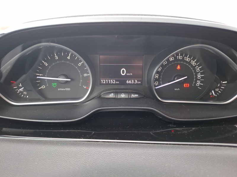 Peugeot 208 1.2 VTi Allure 2013 – снимка 12