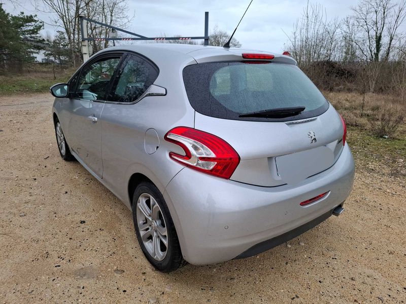 Peugeot 208 1.2 VTi Allure 2013 – снимка 3
