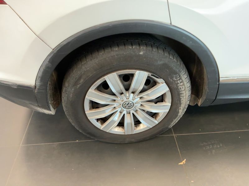 Volkswagen Tiguan 1.6 TDI Urban BlueMotion Tech 2018 – снимка 9