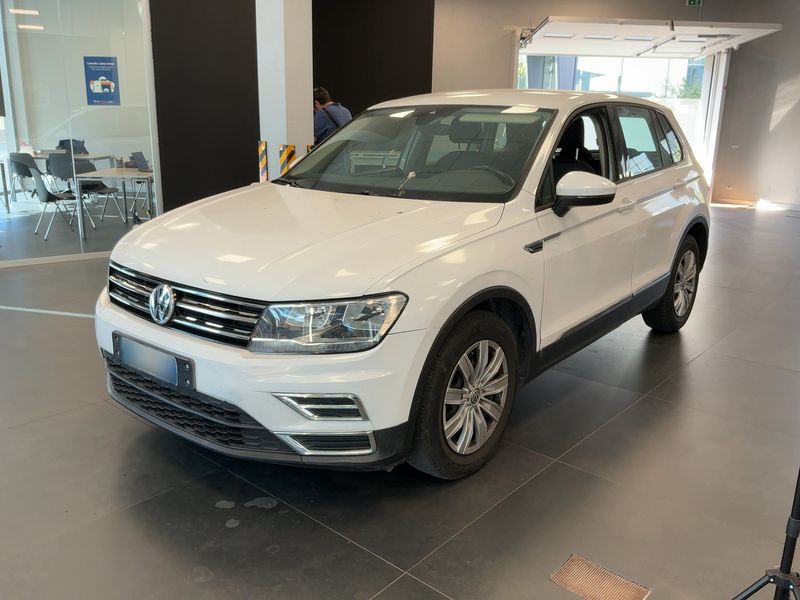 Volkswagen Tiguan 1.6 TDI Urban BlueMotion Tech 2018 – снимка 1