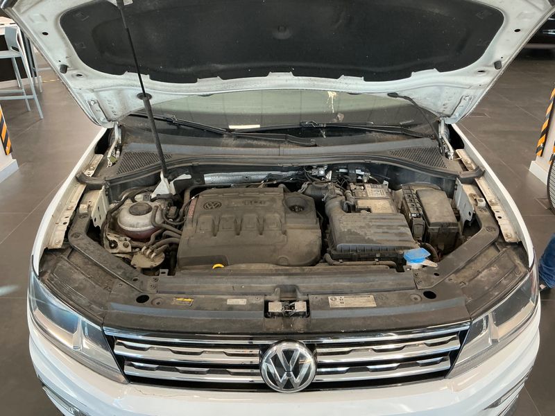 Volkswagen Tiguan 1.6 TDI Urban BlueMotion Tech 2018 – снимка 22