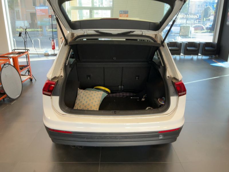 Volkswagen Tiguan 1.6 TDI Urban BlueMotion Tech 2018 – снимка 15