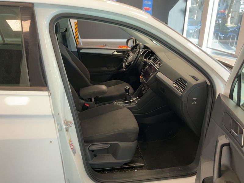 Volkswagen Tiguan 1.6 TDI Urban BlueMotion Tech 2018 – снимка 16