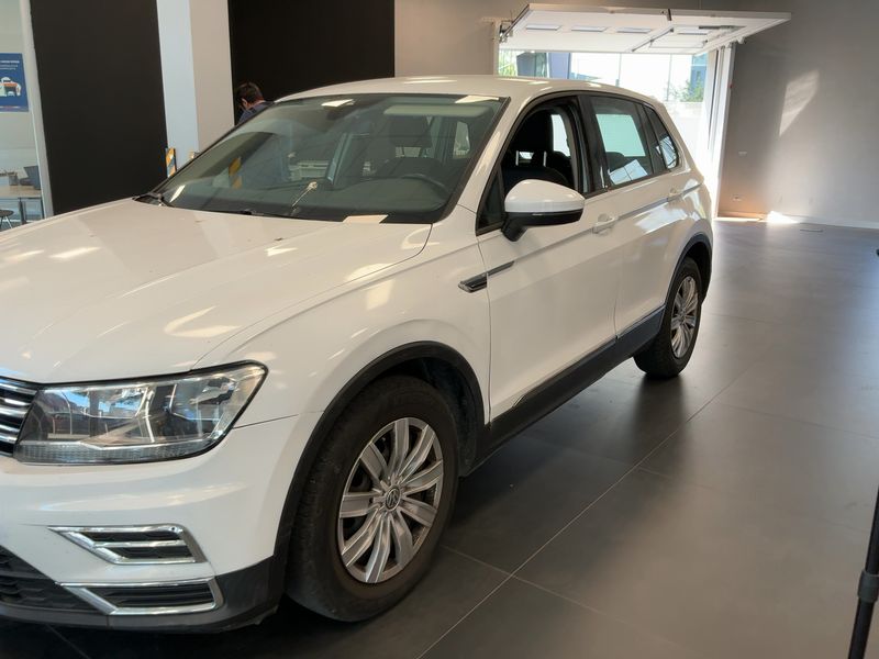 Volkswagen Tiguan 1.6 TDI Urban BlueMotion Tech 2018 – снимка 2