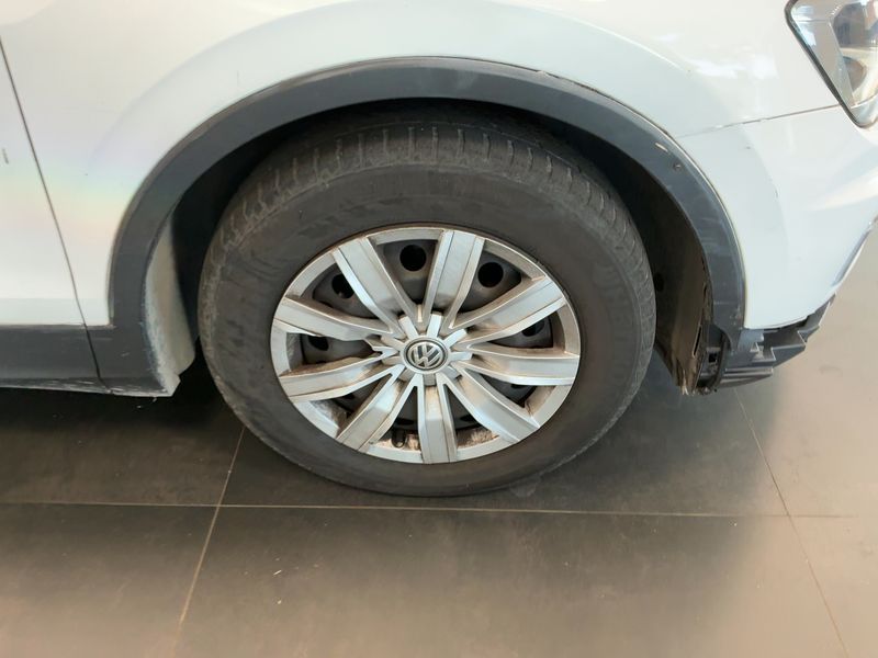 Volkswagen Tiguan 1.6 TDI Urban BlueMotion Tech 2018 – снимка 11