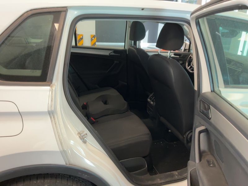 Volkswagen Tiguan 1.6 TDI Urban BlueMotion Tech 2018 – снимка 19