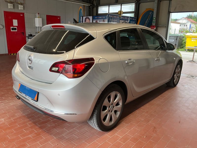 Opel Astra 1.4 Turbo Exklusiv 2014 – снимка 2