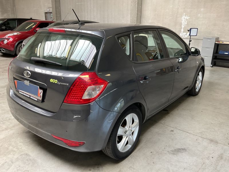 Kia cee'd 1.6 CRDi Business Line 2012 – снимка 2