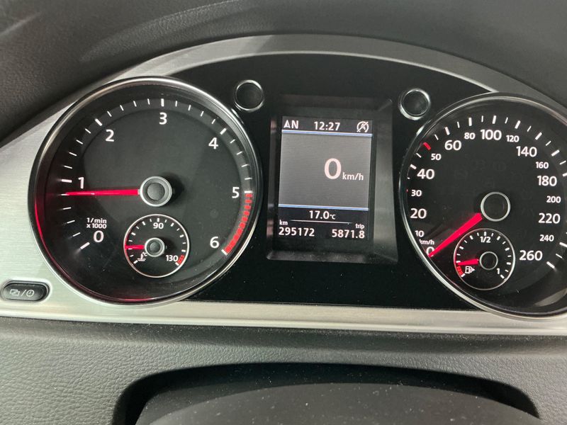 Volkswagen Passat 2.0 TDI Highline BlueTDI 2012 – снимка 19