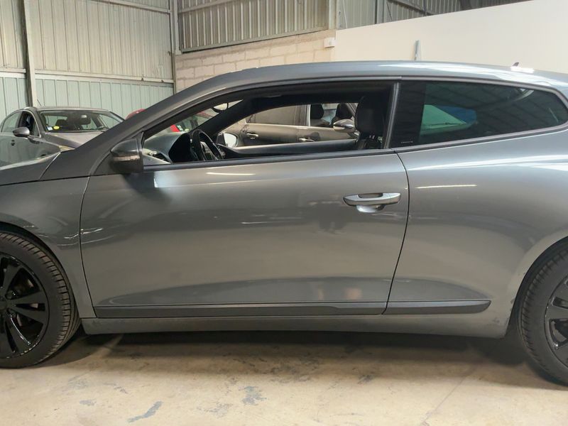 Volkswagen Scirocco 2.0 TDI Carat 2011 – снимка 4