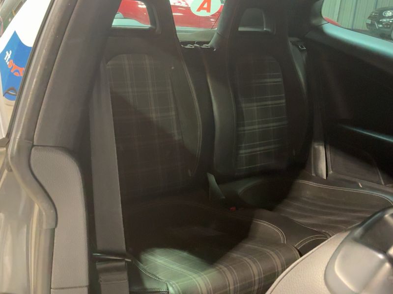 Volkswagen Scirocco 2.0 TDI Carat 2011 – снимка 19