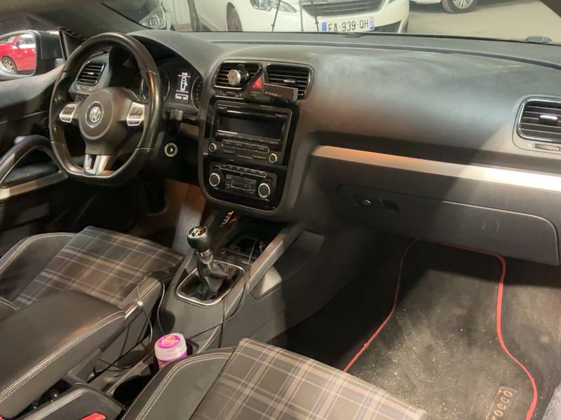 Volkswagen Scirocco 2.0 TDI Carat 2011 – снимка 17