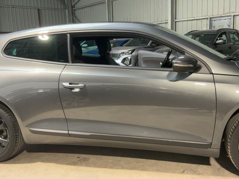 Volkswagen Scirocco 2.0 TDI Carat 2011 – снимка 10