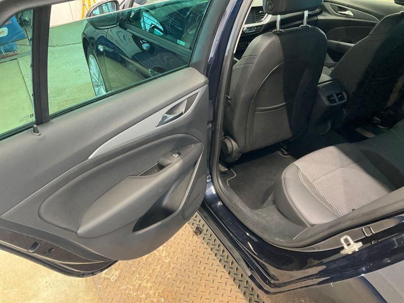 Opel Insignia Sports Tourer 1.5 SIDI Turbo Business Edition 2018 – снимка 31