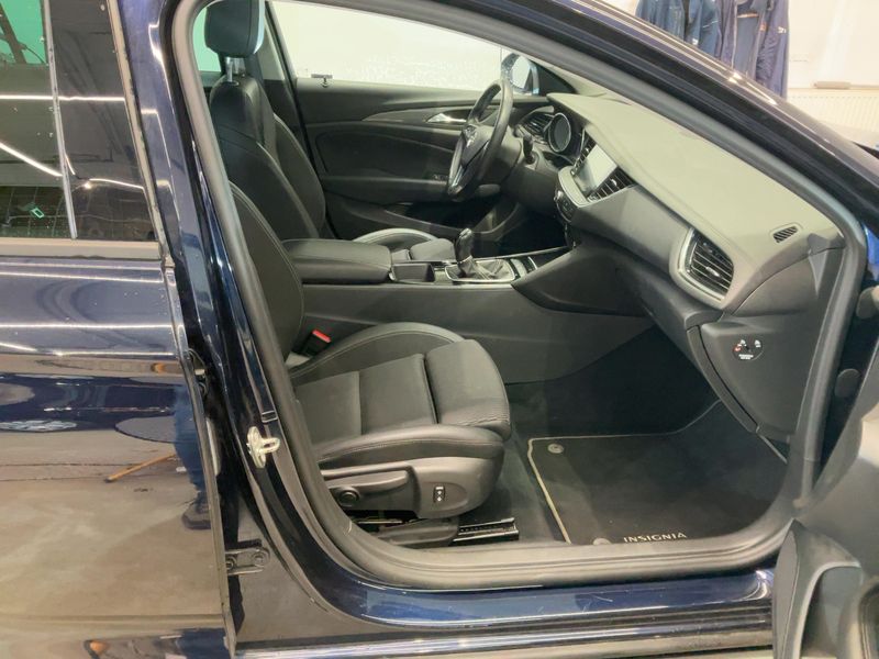 Opel Insignia Sports Tourer 1.5 SIDI Turbo Business Edition 2018 – снимка 17