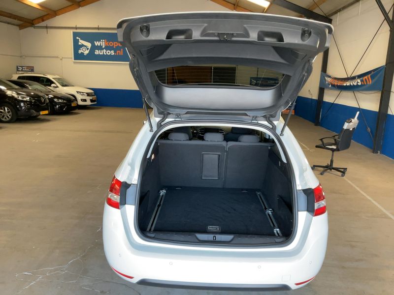 Peugeot 308 1.6 Blue-HDi Allure Business 2018 – снимка 15