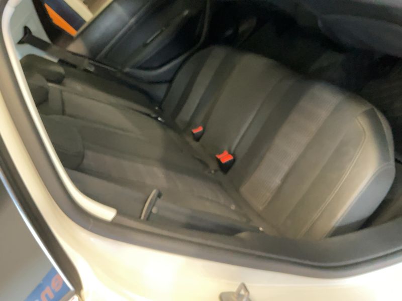 Peugeot 308 1.6 Blue-HDi Allure Business 2018 – снимка 19