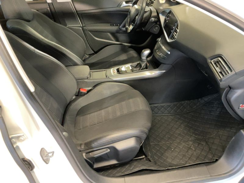 Peugeot 308 1.6 Blue-HDi Allure Business 2018 – снимка 16
