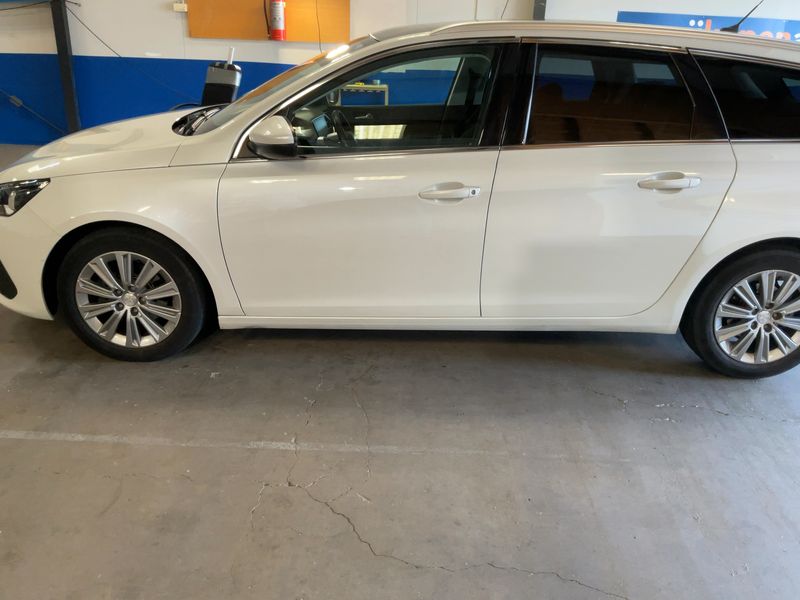 Peugeot 308 1.6 Blue-HDi Allure Business 2018 – снимка 4