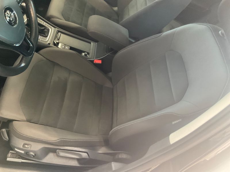 Volkswagen Golf VII 2.0 TDI Highline BlueMotion Tech 2017 – снимка 29