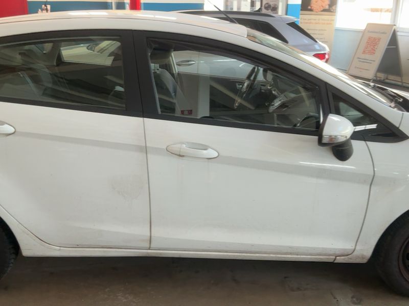 Ford Fiesta 1.25 Business 2015 – снимка 10