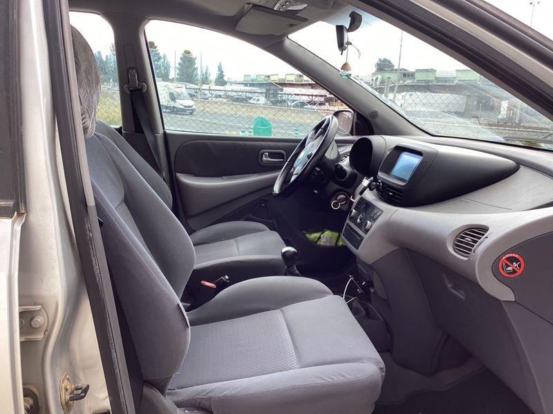 Nissan Almera Tino 1.8 Acenta 2004 – снимка 3