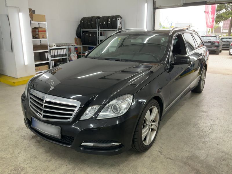 Mercedes-Benz E-Klasse E 200 CGI T BlueEfficiency Avantgarde 2012 – снимка 1