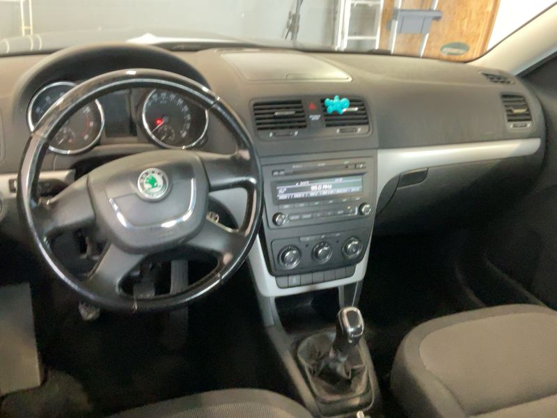 Skoda Yeti 1.2 TSI Ambition 2012 – снимка 17