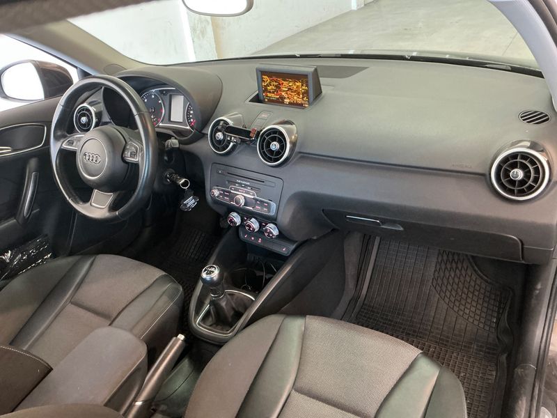 Audi A1 1.6 TDI Ambition 2012 – снимка 17