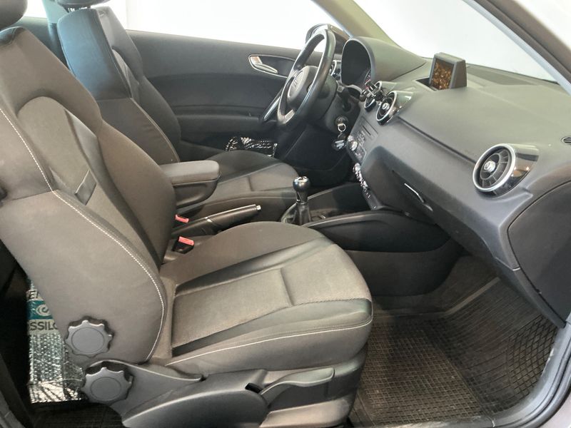Audi A1 1.6 TDI Ambition 2012 – снимка 16