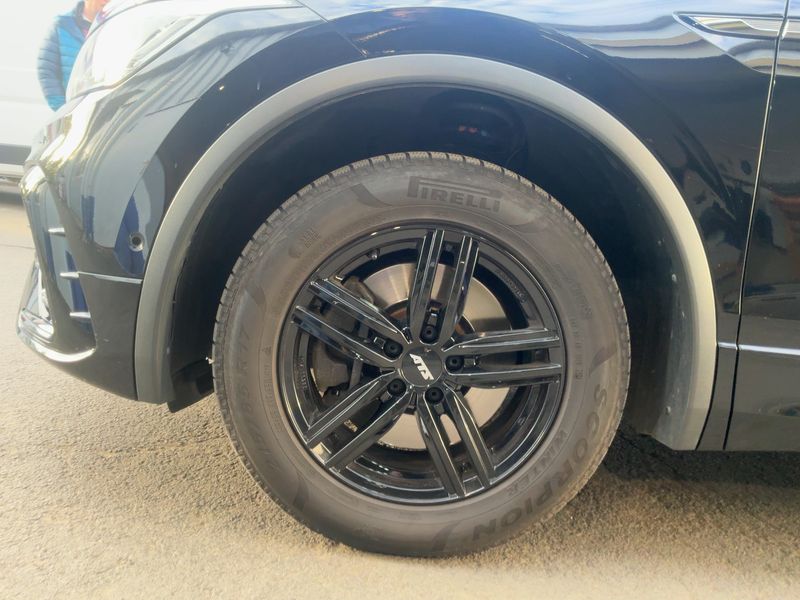 Volkswagen Tiguan Allspace 2.0 TSI R-Line 4Motion 2024 – снимка 3