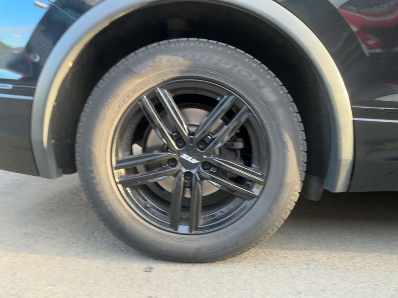 Volkswagen Tiguan Allspace 2.0 TSI R-Line 4Motion 2024 – снимка 9