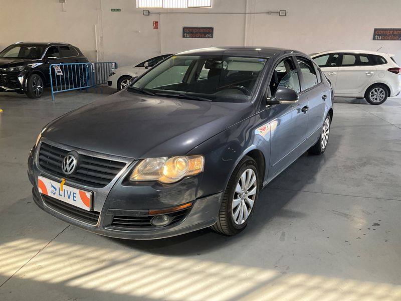 Volkswagen Passat 1.6 TDI Edition Plus BlueMotion Tech 2010 – снимка 1