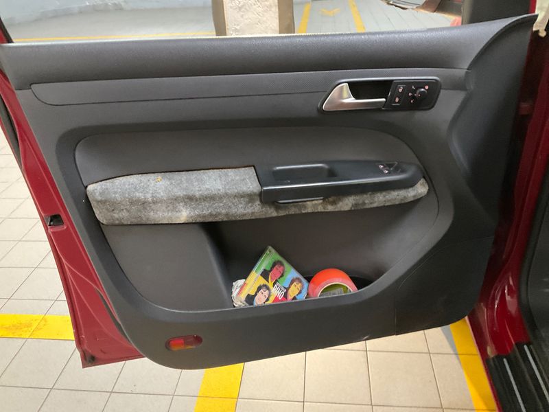 Volkswagen Caddy 1.6 TDI Maxi Trendline 2011 – снимка на щета 46