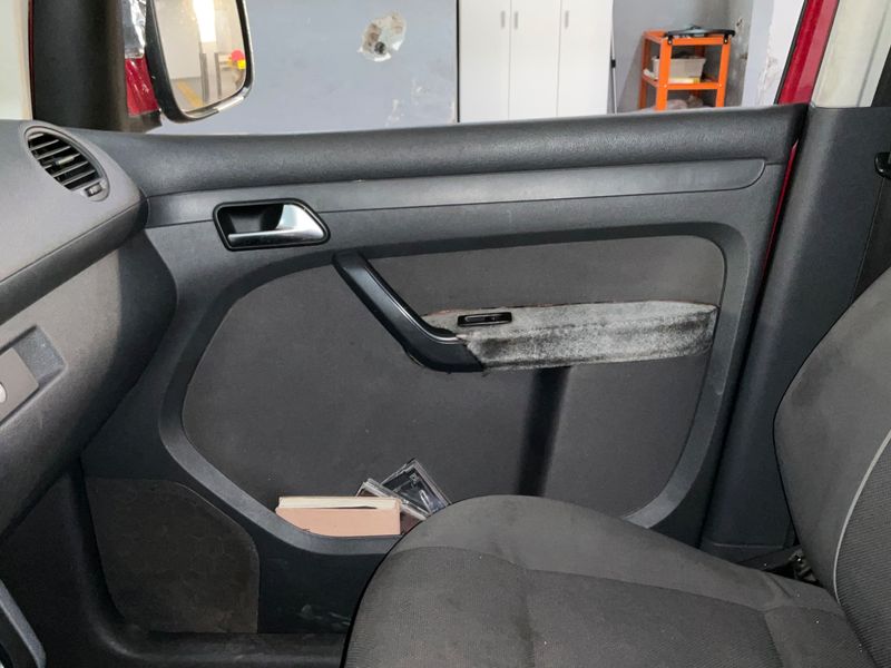 Volkswagen Caddy 1.6 TDI Maxi Trendline 2011 – снимка 36