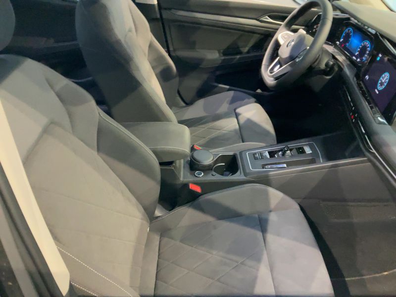 Volkswagen Golf VIII 2.0 TDI Style 2022 – снимка 16