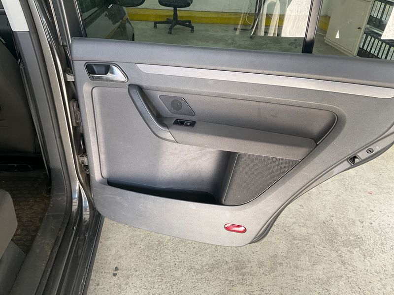 Volkswagen Touran 1.4 TSI Comfortline 2011 – снимка 29