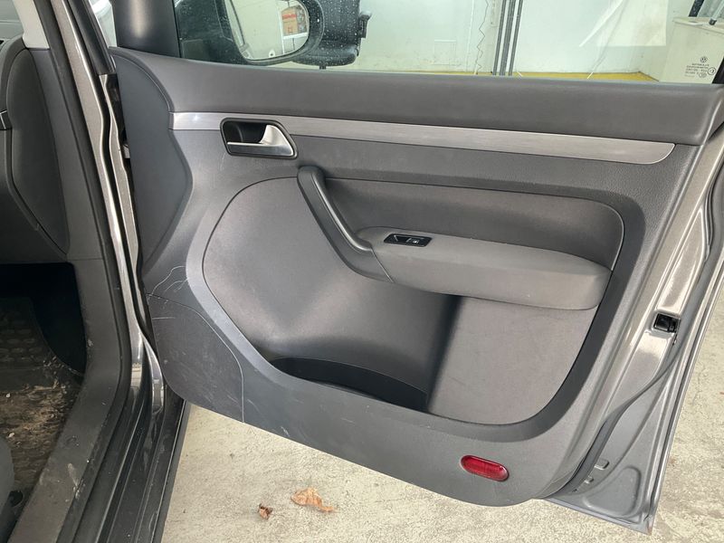 Volkswagen Touran 1.4 TSI Comfortline 2011 – снимка 27
